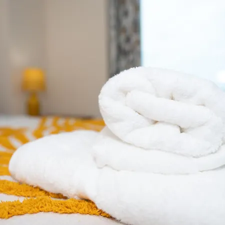 Center, Free Wifi For Contractor, Family Bradford (West Yorkshire)