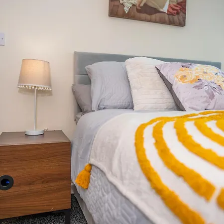 The Skyline Luxe - Executive 2br Retreat In Centre Μπράντφορντ