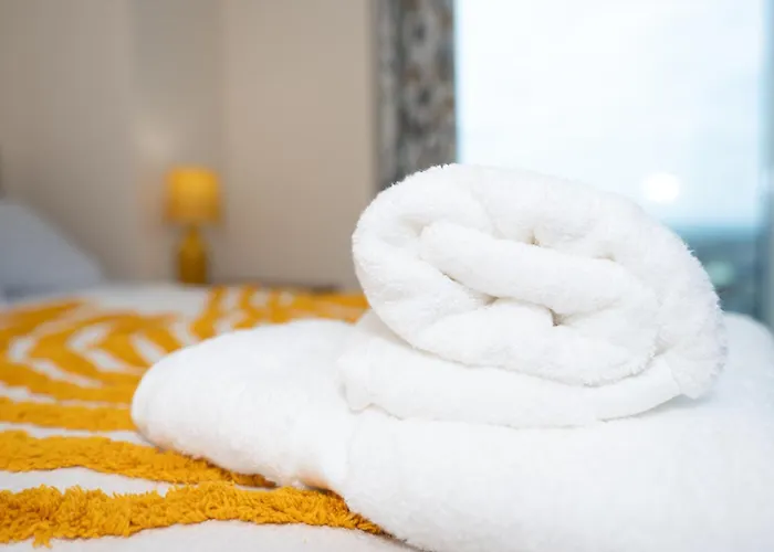 Center, Free Wifi For Contractor, Family 布雷得佛