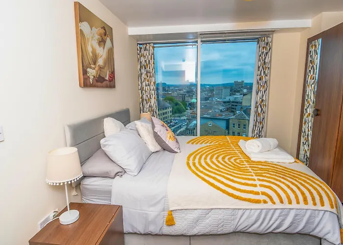 Center, Free Wifi For Contractor, Family Bradford (West Yorkshire)