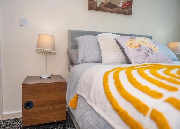 Center, Free Wifi For Contractor, Family Bradford (West Yorkshire)